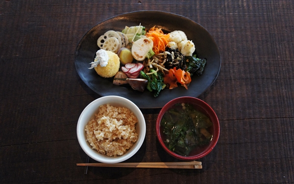 一週間分の野菜がとれる心づくしのランチプレート＠祖師ヶ谷大蔵 ごはん屋 ヒバリ