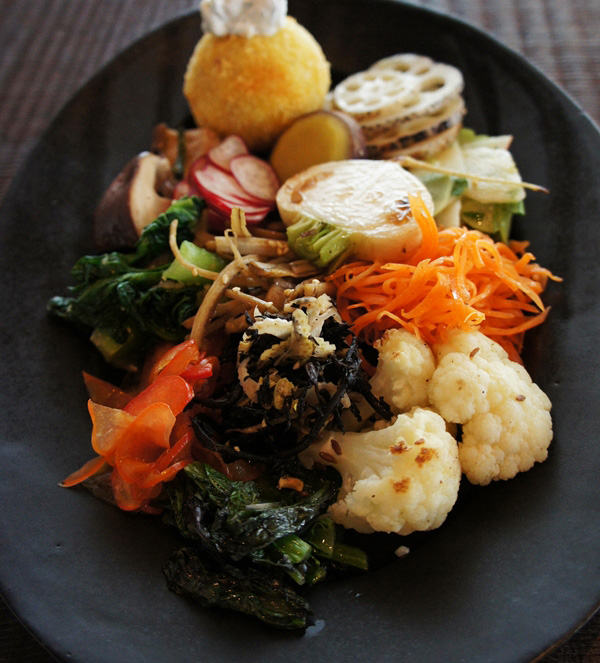 一週間分の野菜がとれる心づくしのランチプレート@祖師ヶ谷大蔵 ごはん屋 ヒバリ