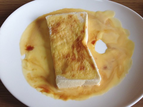 【自己試做了一下】試做網路上瘋傳的「布丁土司」 / 用「烤布丁」和「PUCHIN布丁」做「布丁土司」哪一種比較好吃？