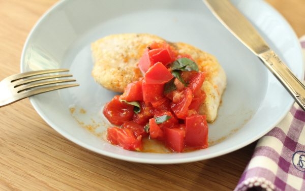 用產季的魚，利用10分鐘就可以做出美味菜餚！茄汁羅勒旗魚