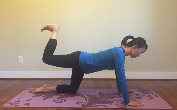 下半身太り解消！　リンパを刺激するヨガポーズ