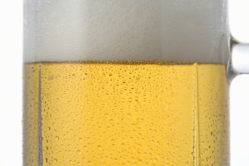 如何加速啤酒冰凍呢？比起冰箱，還有更好的方法哦