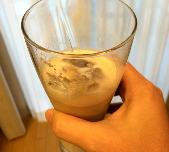 牛奶加百事可樂就可完成的「百事牛奶」 / 不知道到底好不好喝…