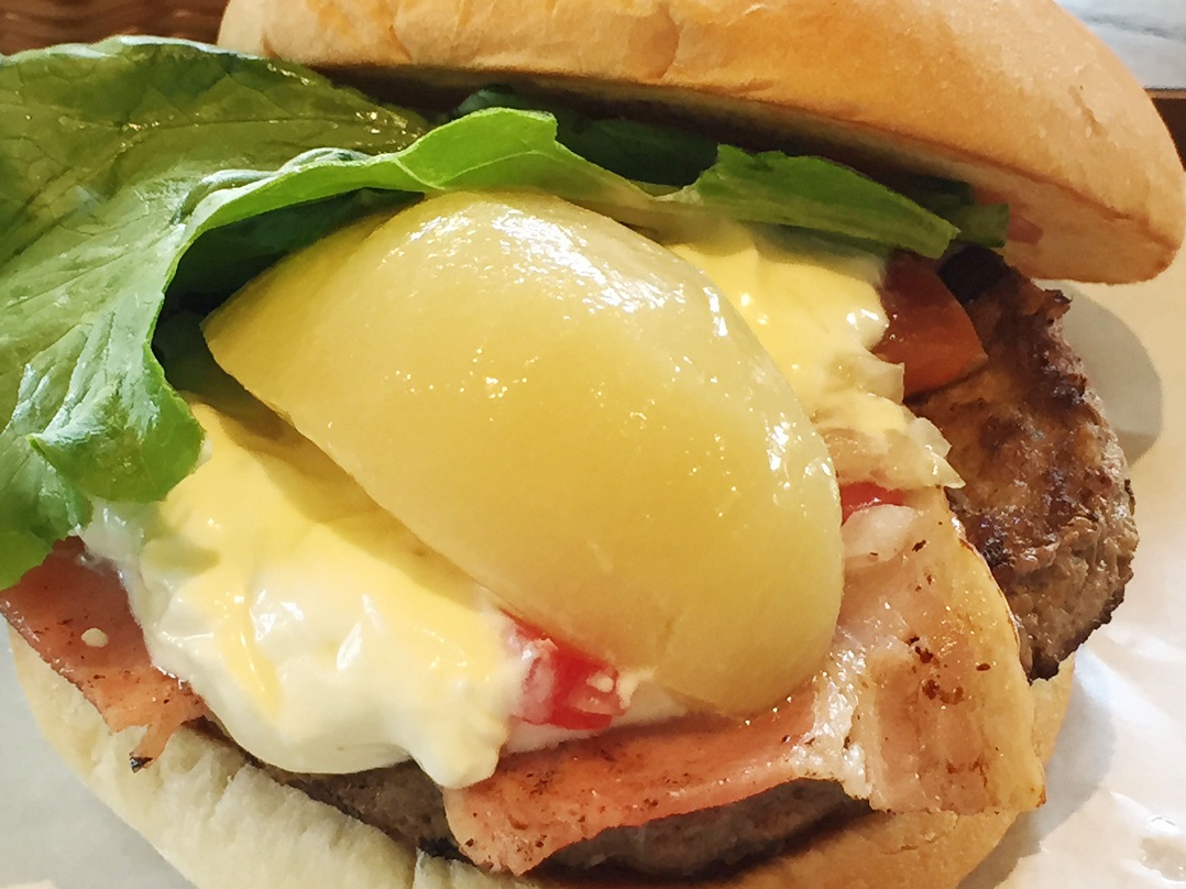 漢堡夾水蜜桃！？享用FRESHNESS BURGER甲府店限定的餐點