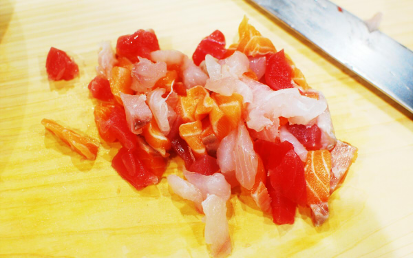 スーパーの「宝の山」をよりおいしく！　刺身といぶりがっこのフラックスオイル和え