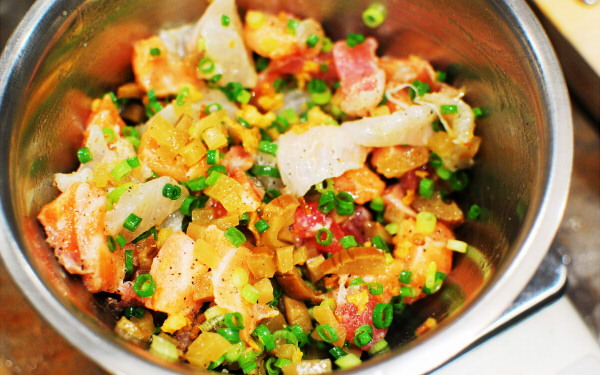 スーパーの「宝の山」をよりおいしく！　刺身といぶりがっこのフラックスオイル和え