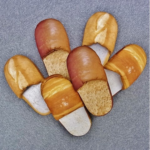 第一次看到看起來這麼好吃的拖鞋！ 真的太像麵包的拖鞋「麵包拖鞋」登場 /網路上出現 「流口水了…」「好想吃」的聲音