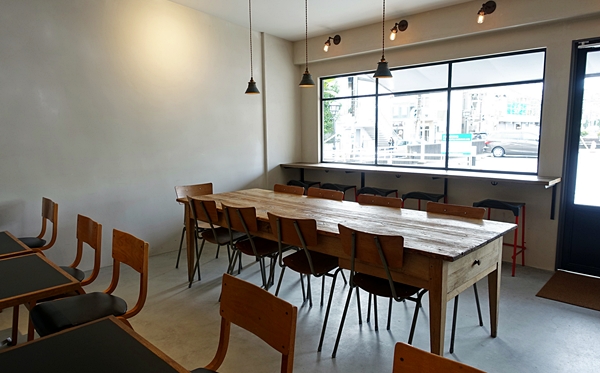 鎌倉小町通りの「OXYMORON （オクシモロン）」内側