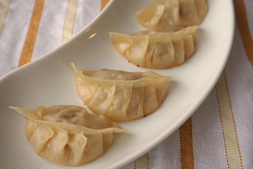 「含有雞骨湯的絕品煎餃」的作法