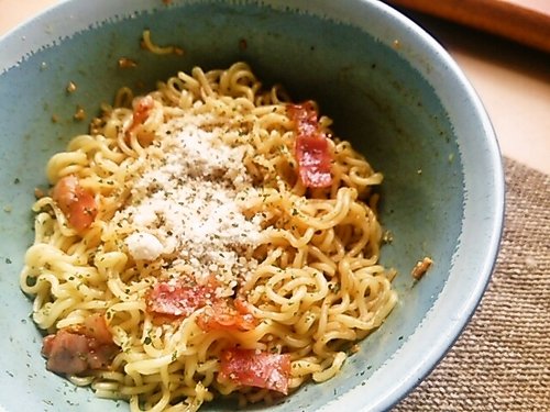 5分鐘簡單做！用泡麵做義大利油麵的作法