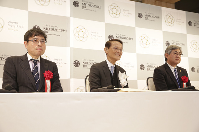 (写真左)株式会社三越伊勢丹 営業本部執行役員三越銀座店長 浅賀誠氏、(写真中央)株式会社Japan Duty Free Fa-So-La三越伊勢丹代表取締役社長 山本兵一、(写真右)日本空港ビルデング株式会社 専務取締役 米本靖英
