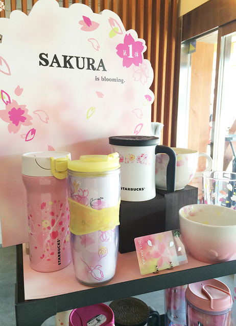 上野公園的星巴克享受賞櫻氣氛。欣賞Plantica設計的櫻花盛開