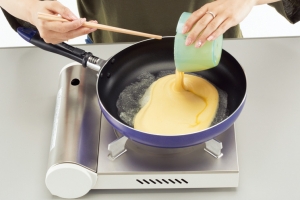 TAKARA TOMY ARTS『來做蓬鬆軟綿的驚人歐姆蛋吧!』