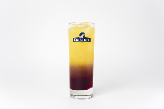 Mercedes-Benz在澀谷HIKARIE舉辦「COLOR RUNWAY」，推出一連串16SS系列的甜點與雞尾酒等商品活動。