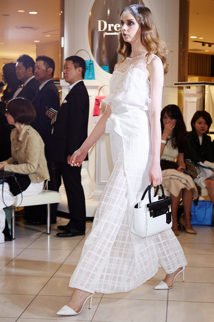 2016 Samantha Thavasa