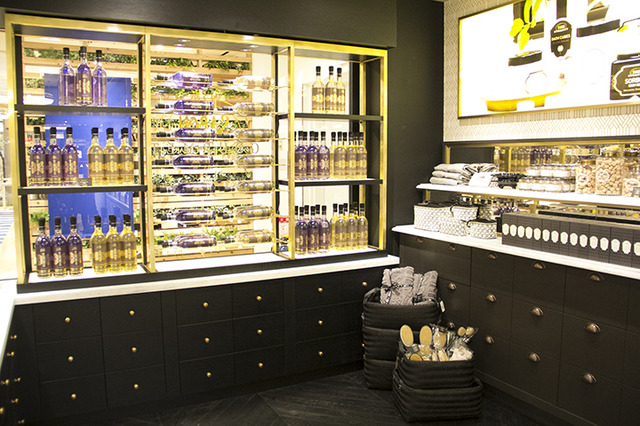 3月25日オープンした新宿新南口に開業する商業施設・ニュウマン（NEWoMan）