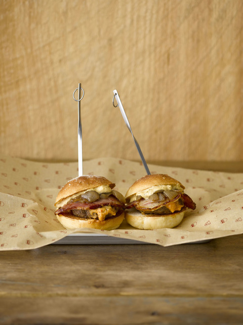 銀座店限定メニューのサウザンキャビアスライダー¥1.650