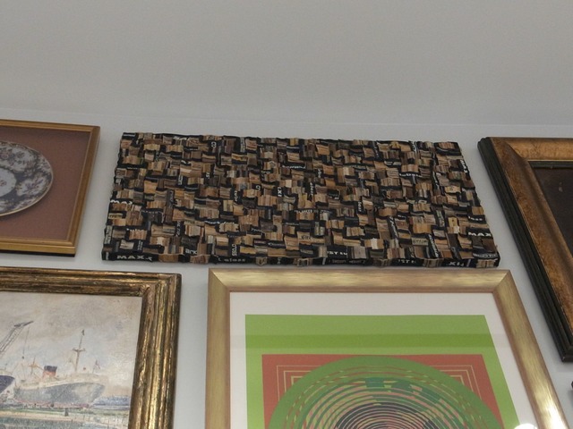 在藝術牆上低調裝飾著的自行車輪圈碎片裝飾品，顯示Paul Smith在立志成為設計師之前曾以自行車賽車手為目標