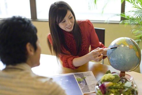 運用「光環效應」，強化自身魅力的方法