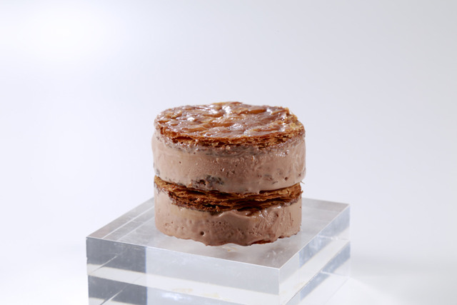 「ミルフォイユ グラッセ ショコラ ドゥ」(527円)