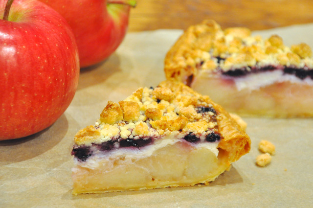 館內配合活動 「RED BRICK SUMMER 2016」上將會登場的「里考塔起司與藍莓之冷蘋果派」(1片/含稅486日圓)