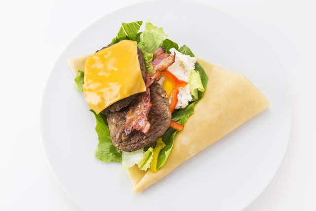 CAFE CREPE的「半磅漢堡排」(含稅1,200日圓)