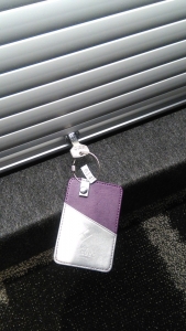 カギはエレベーター利用時に必要なカードキーとセット。移動時は携行お忘れなく。