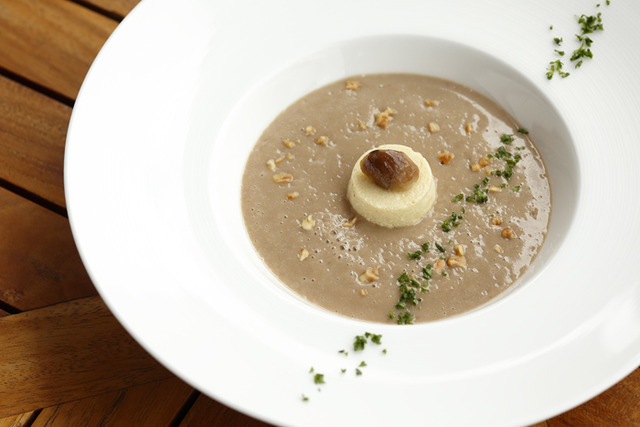 GRAND KITCHEN的「栗子奶油濃湯」（1,650日圓）