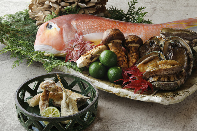 天麩羅 巽的晚間全餐「花鱸」（1萬7,800日圓）