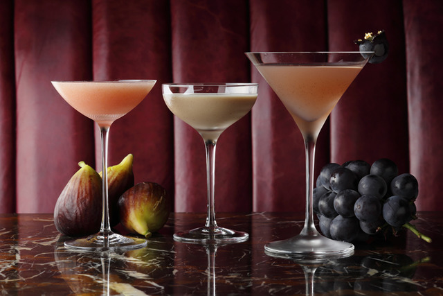 Royal Bar的調酒（左起「無花果之柯夢波丹」、「栗之亞歷山大」、「巨峰與伯爵茶之馬丁尼」（各2,300日圓）