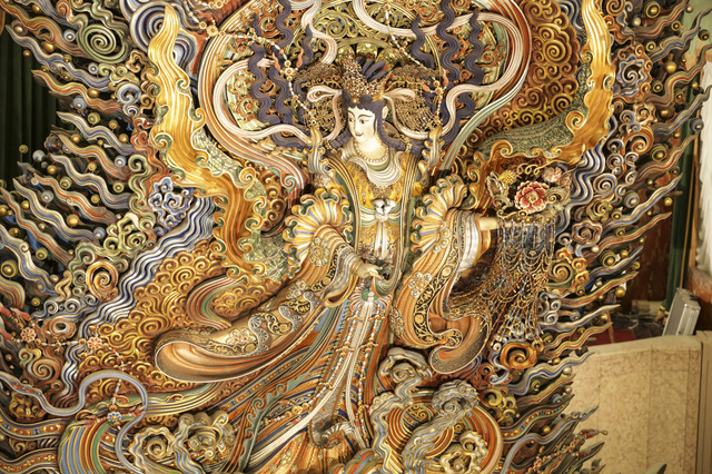 「まごころ像」と呼ばれる天女像