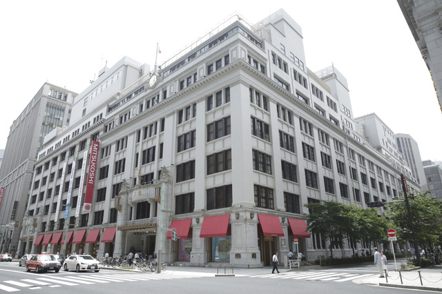 現在(2016年)日本橋三越本館の外観