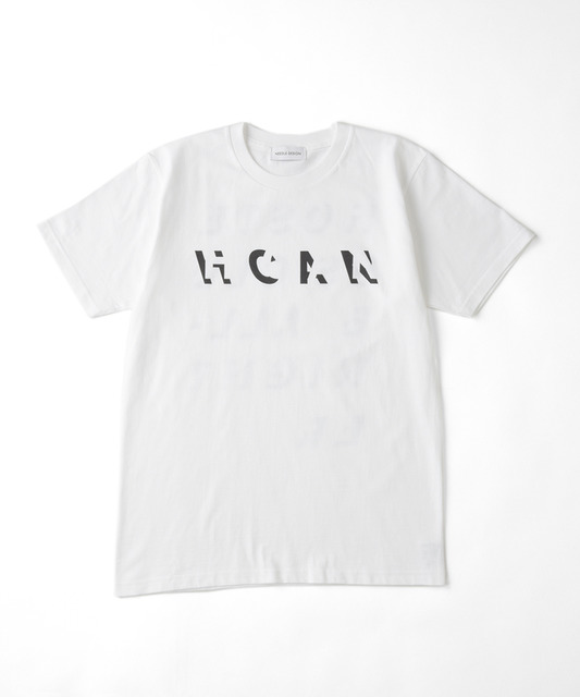 字樣T恤 5,000日圓／NEEDLE DESIGN（ニードルデザイン）