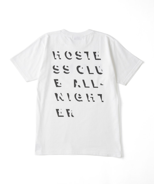 字樣T恤 5,000日圓／NEEDLE DESIGN（ニードルデザイン）