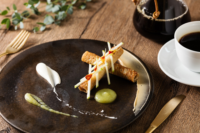 ムニュ・デセール カフェペアリング III.「夕焼け(そば粉のデザートクレープ : エチオピア・ネキセ)」