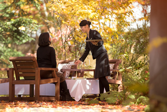 軽井沢ホテルブレストンコートラウンジ 秋のイメージ