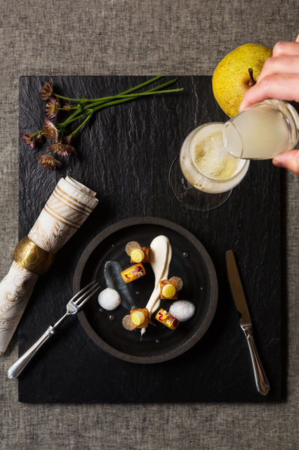 ムニュ・デセール ワイン ペアリング I.「秋の薫り(洋ナシとブリオッシュ : 洋ナシのシャンパンカクテル)」