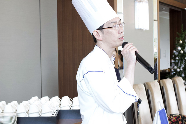 耶誕老人侵入“糖果屋”，還有巨大雪人。Palace Hotel的耶誕蛋糕今年也驚喜滿點！