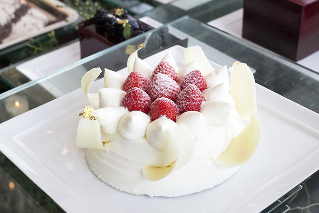 耶誕老人侵入“糖果屋”，還有巨大雪人。Palace Hotel的耶誕蛋糕今年也驚喜滿點！