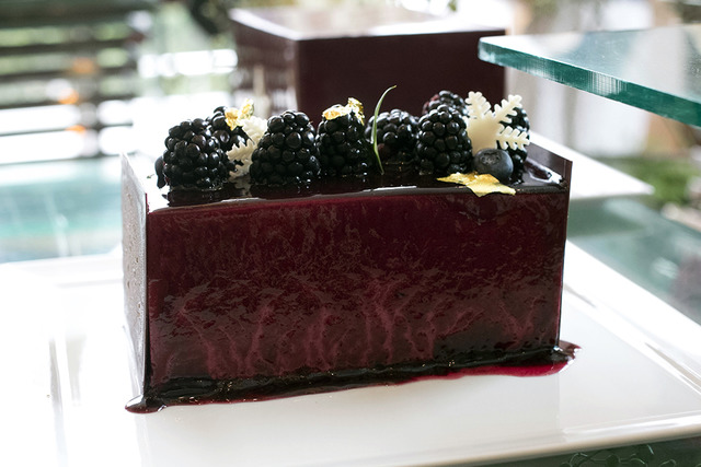 耶誕老人侵入“糖果屋”，還有巨大雪人。Palace Hotel的耶誕蛋糕今年也驚喜滿點！