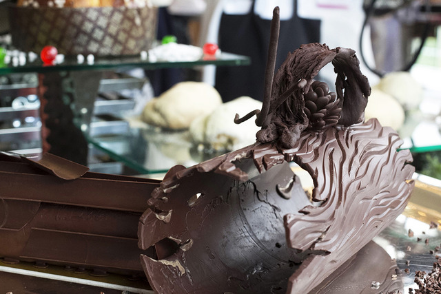 耶誕老人侵入“糖果屋”，還有巨大雪人。Palace Hotel的耶誕蛋糕今年也驚喜滿點！