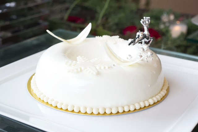 耶誕老人侵入“糖果屋”，還有巨大雪人。Palace Hotel的耶誕蛋糕今年也驚喜滿點！