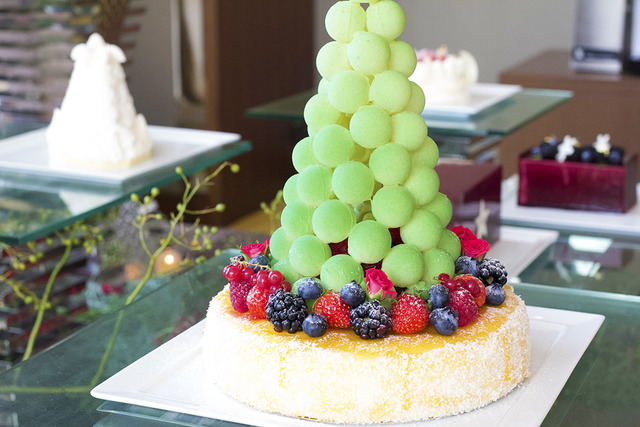 耶誕老人侵入“糖果屋”，還有巨大雪人。Palace Hotel的耶誕蛋糕今年也驚喜滿點！