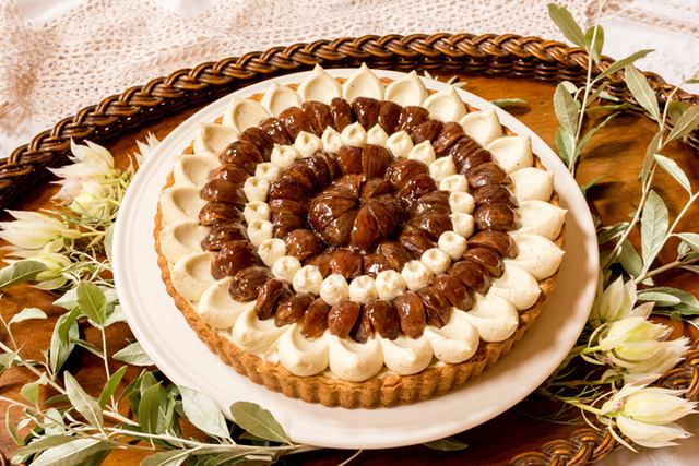 「特選丹波栗與杏仁的酥塔」(單片/含稅1,422日圓,整個/含稅1萬3,500日圓)