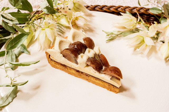 「特選丹波栗與杏仁的酥塔」(單片/含稅1,422日圓,整個/含稅1萬3,500日圓)
