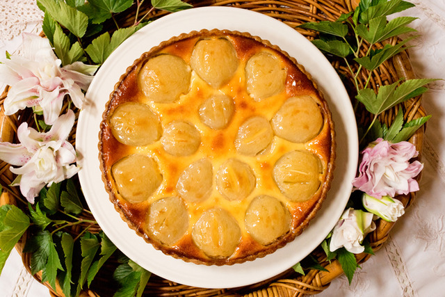 「法蘭西梨與抹茶的法式克拉芙堤塔 ~檸檬風味~」(單片/含稅665日圓,整個/含稅6,264日圓)