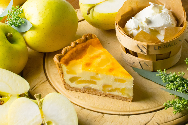 「榮黃雅蘋果與“Le gall”奶油起司的酥塔」(單片/含稅594日圓,整個/含稅5,076日圓)