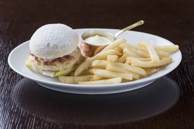 耶誕假期白漢堡(2,600日圓*不含稅)