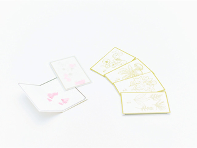 ポストカード(5枚入り/800円)とメッセージカード(1,000円)