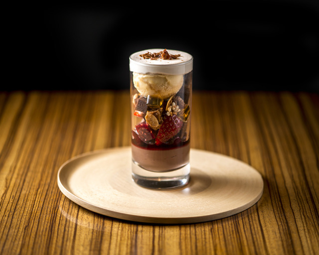 TORAYA CAFE 的「可可與苺果之冰淇淋百匯」（含稅1,188日圓）